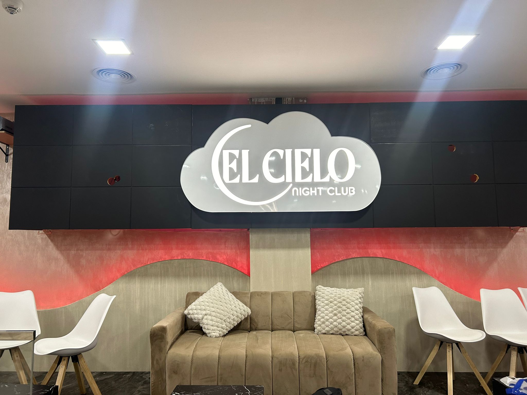 Proyecto de rotulación 32 - Impresiona Melilla, rótulos y señalética