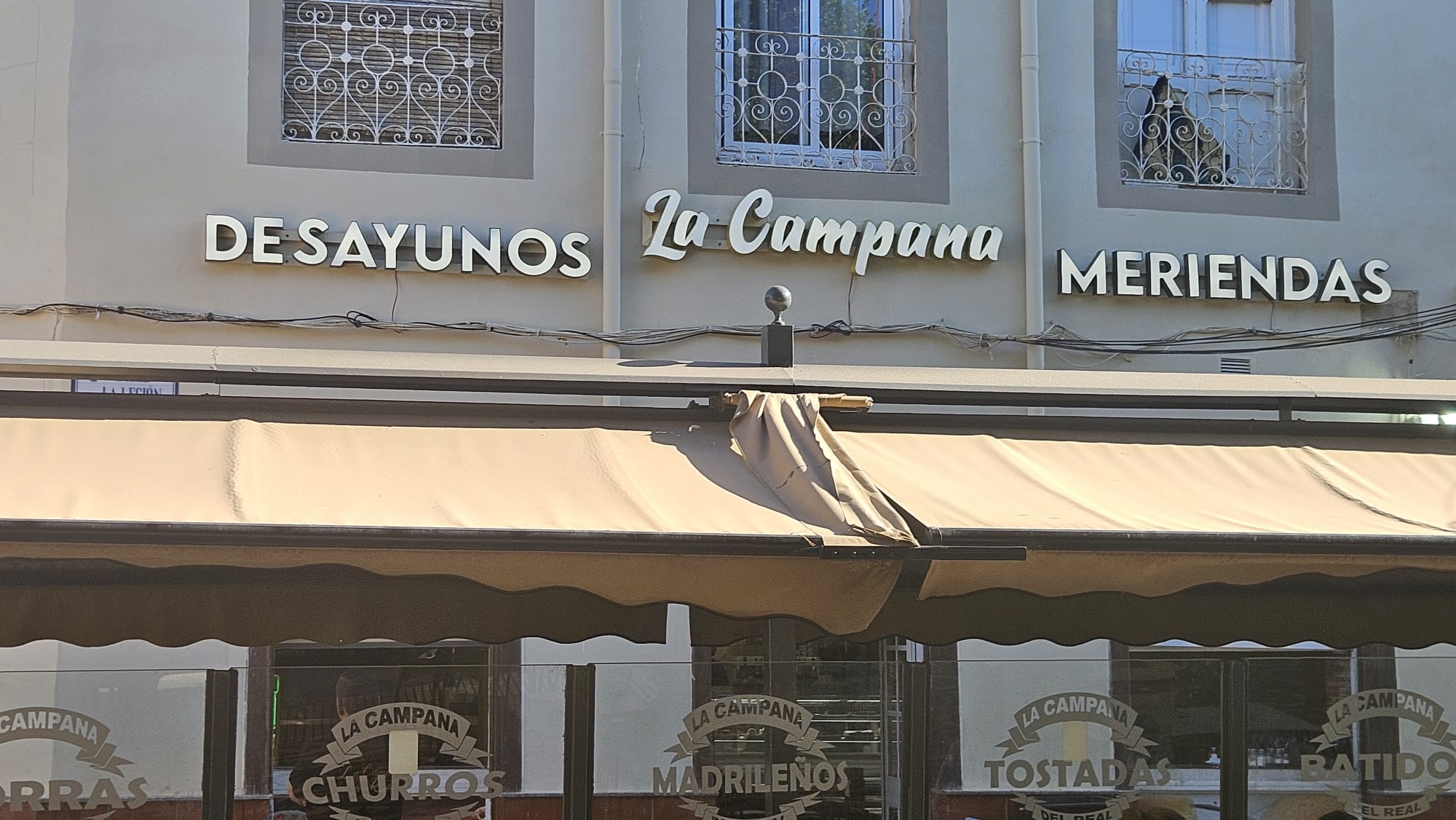 Proyecto de rotulación 73 - Impresiona Melilla, rótulos y señalética