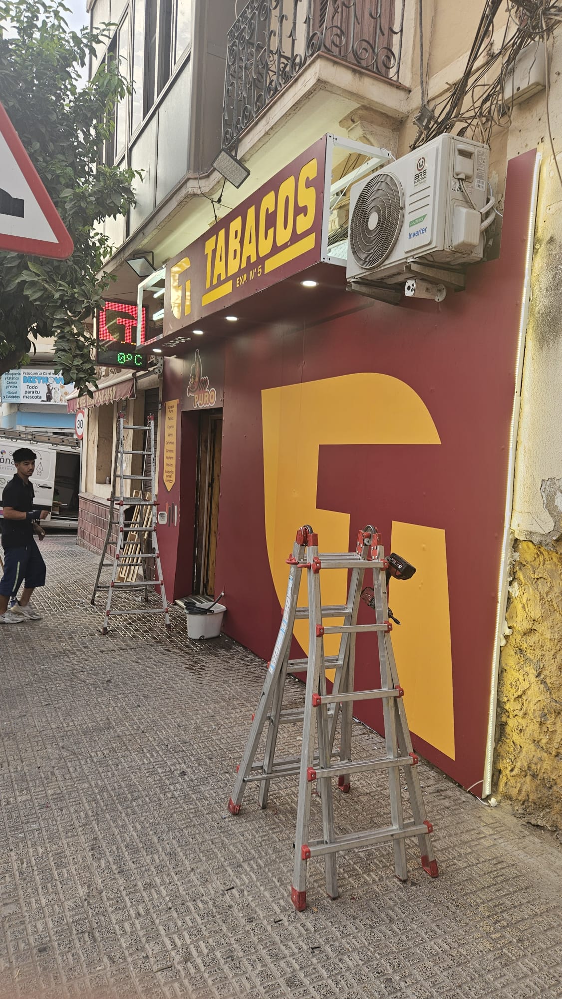 Proyecto de rotulación 86 - Impresiona Melilla, rótulos y señalética